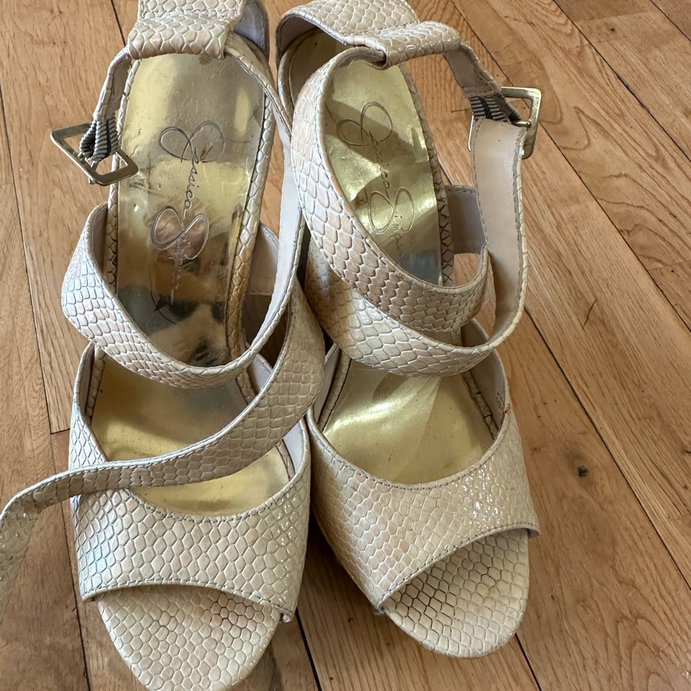 Jessica Simpson size 5